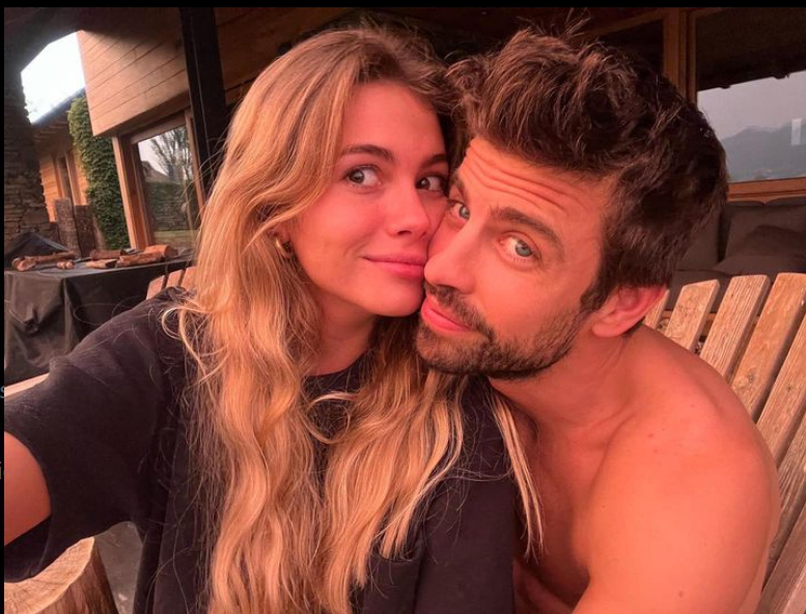 Gerard Piqué acurrucado con su pareja, Clara Chía, en nueva foto de Instagram.