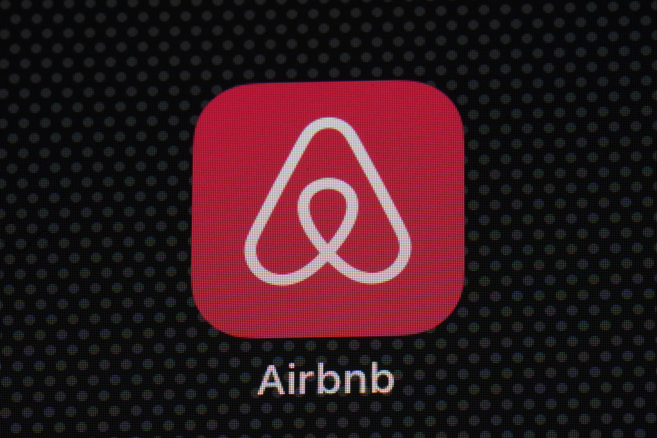 Airbnb se une a múltiples empresas que se han visto obligados a considerar el trabajo remoto tras la pandemia del COVID-19.