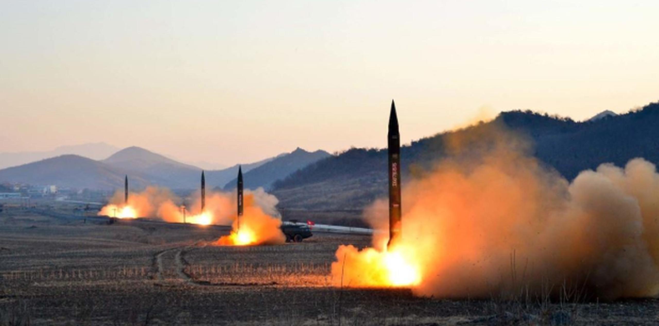 Corea del Norte, que está probando sus misiles balísticos a un ritmo más veloz que nunca, mejora a paso acelerado sus equipos militares y amenaza con ser un adversario de temer. (AP)