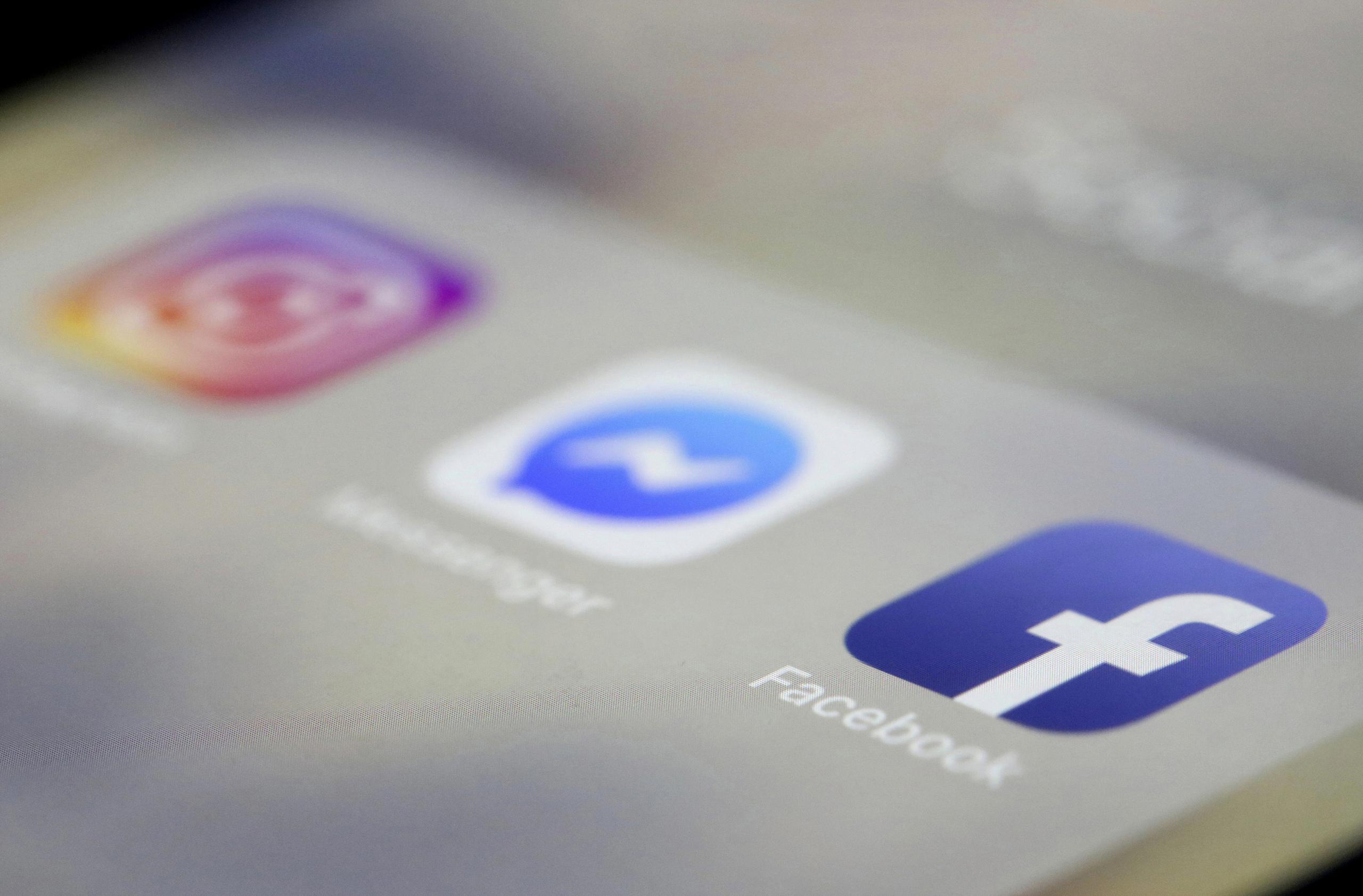 “Queda prohibida la actividad de la multinacional estadounidense Meta Platforms de ofrecer las redes sociales Facebook e Instagram en el territorio de la Federación Rusa por actividades extremistas”, señala el tribunal.