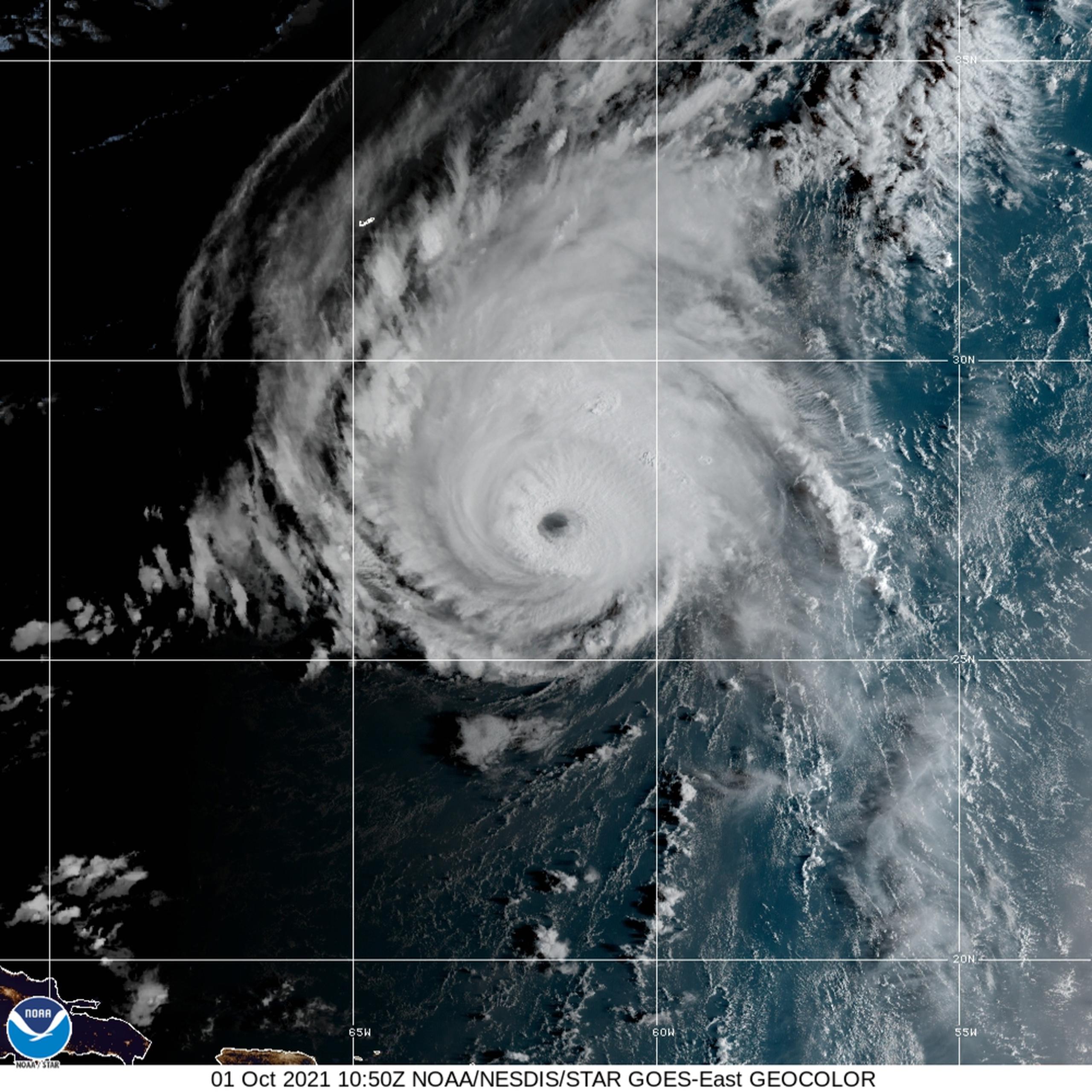 Imagen de satélite del huracán Sam durante la mañana del 1 de octubre de 2021.