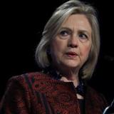Citan a 38 personas en investigación de correos de Clinton
