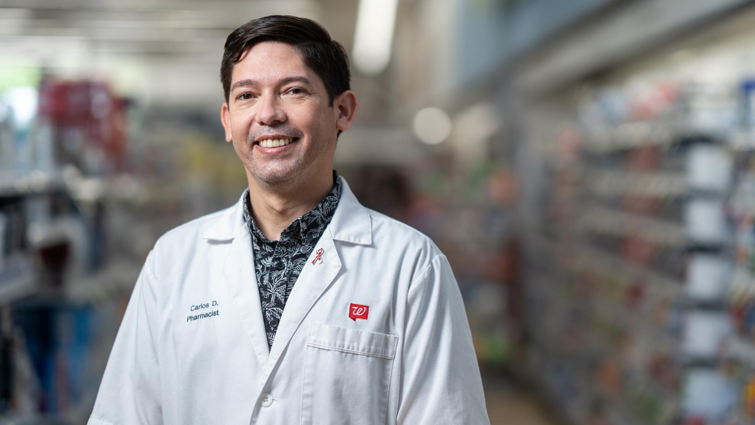 Carlos Díaz cuenta con 16 años de experiencia como farmacéutico en Walgreens.