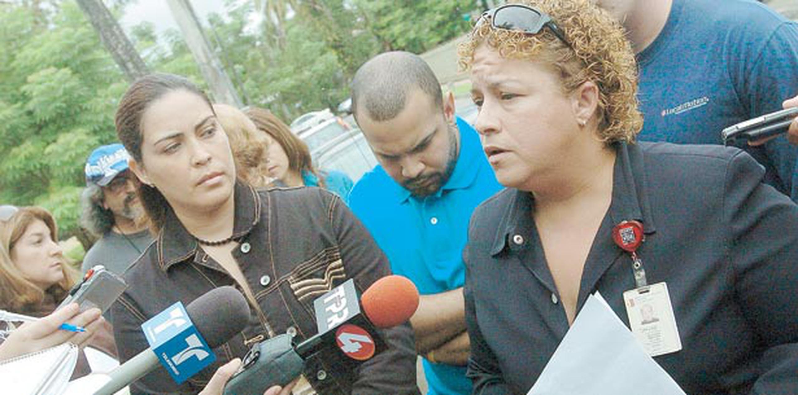Brenda Plá Díaz, a la derecha y otrora investigadora del Instituto de Ciencias Forenses, fue la testigo de cargo ayer en el juicio por la muerte de un padre y sus hijas en el 2002. (Archivo)