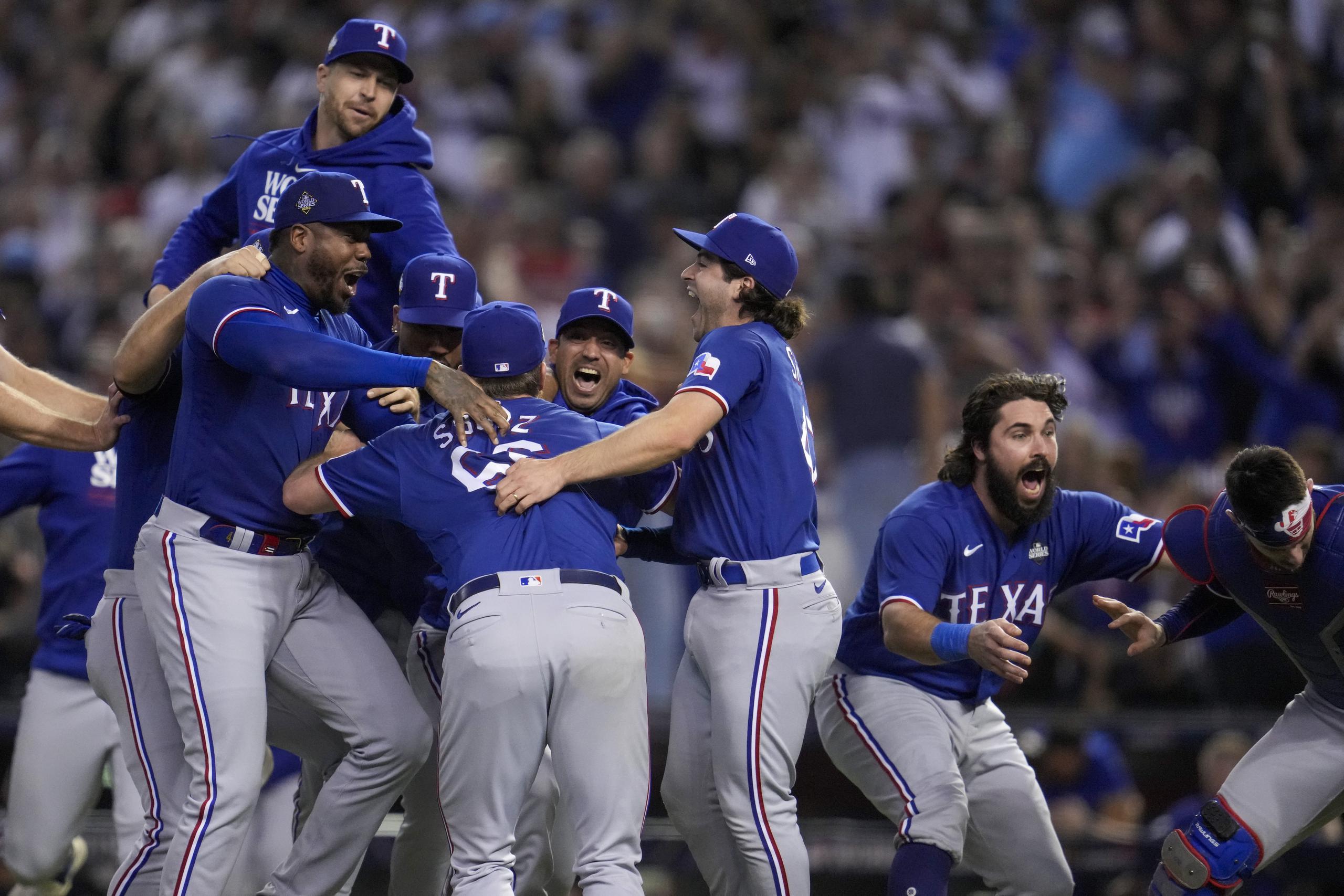 Los jugadores de los Rangers de Texas celebran tras ganar la Serie Mundial 2023.