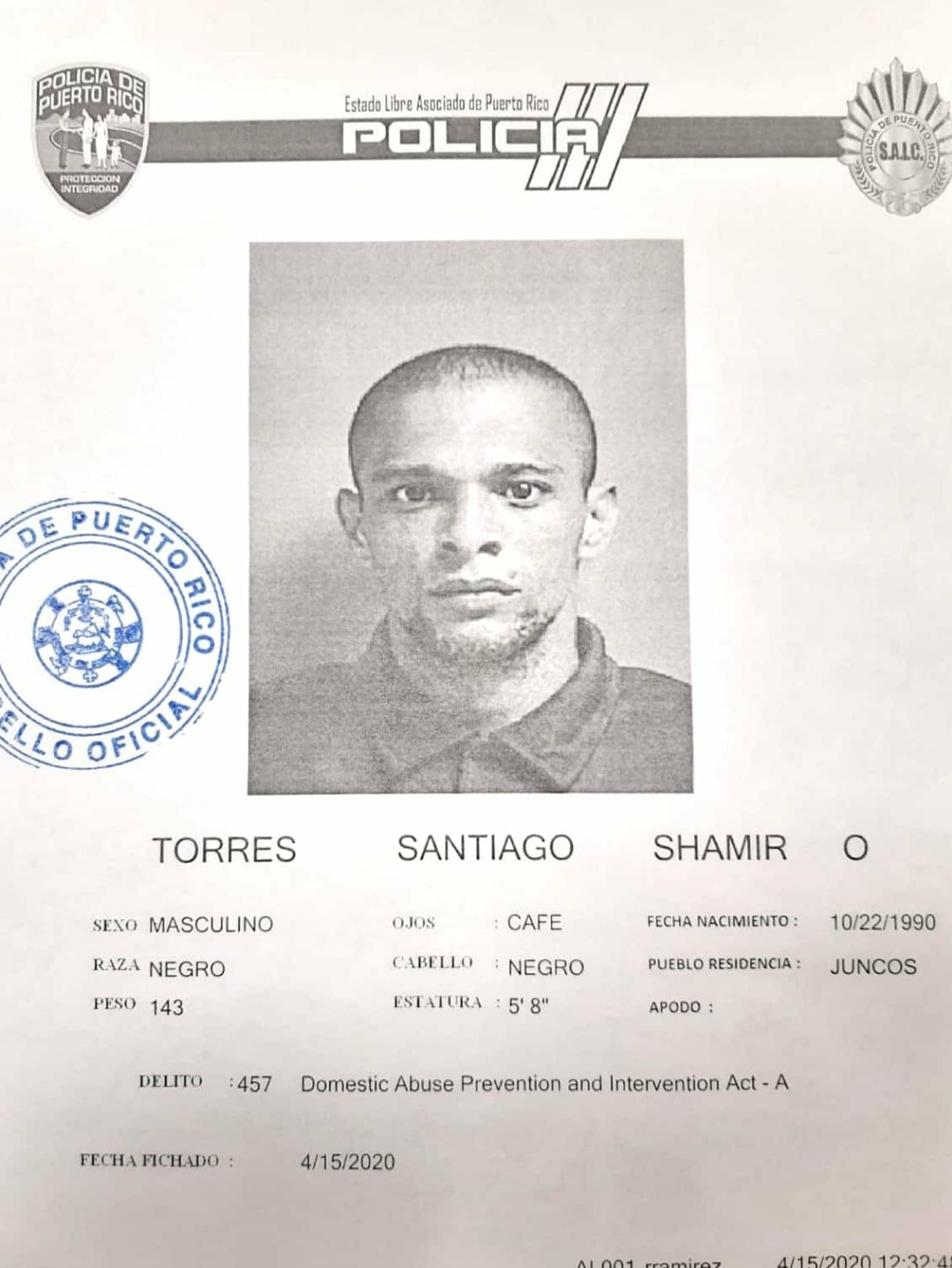 Contra Shamir O. Torres Santiago pesaba una orden de arresto con una fianza de $10,000 por lanzar y agredir con un martillo a su pareja.