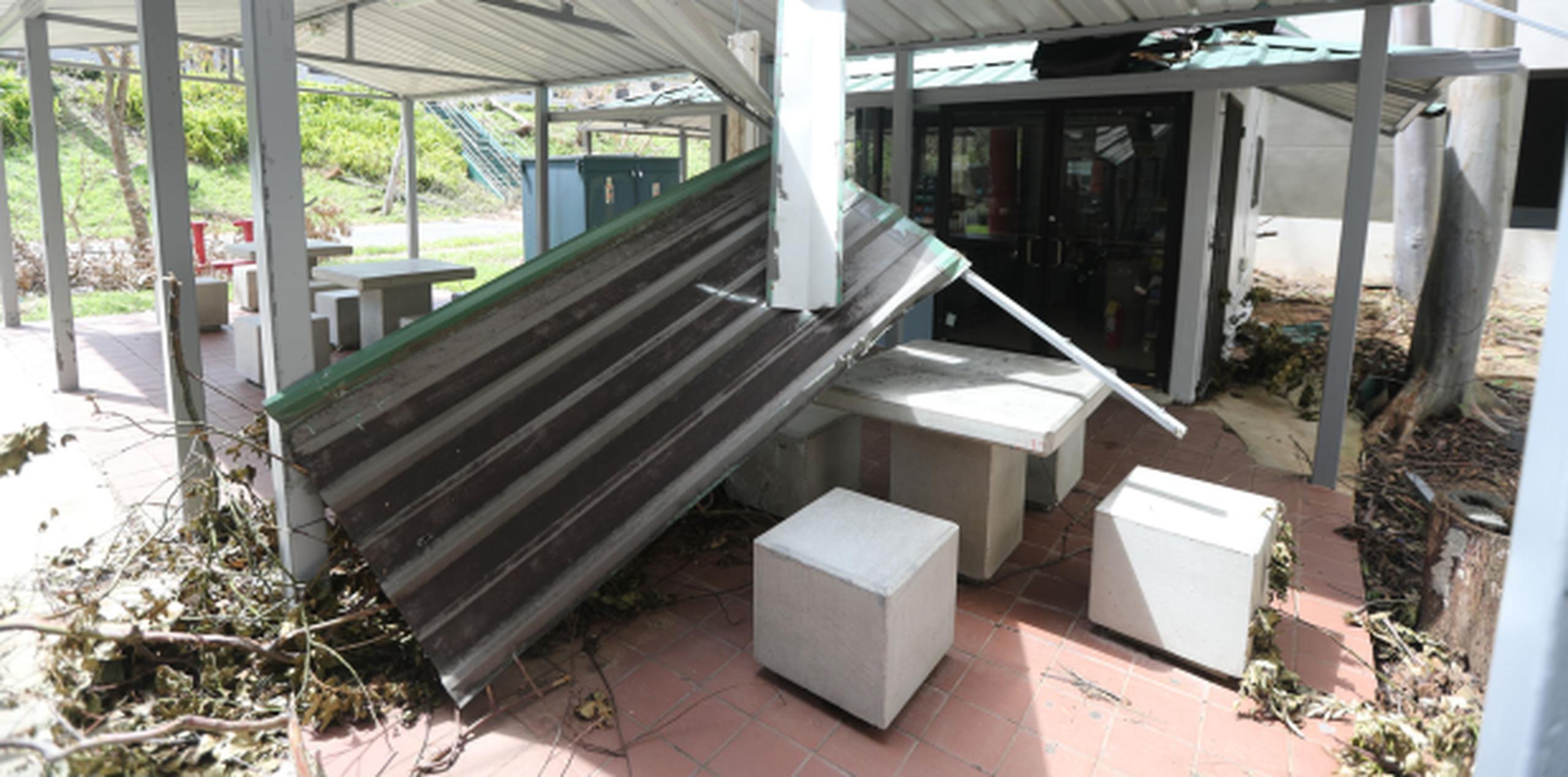 Vistazo a parte de los daños en el recinto de Carolina de la UPR causados por María. (JUAN.MARTINEZ@GFRMEDIA.COM)