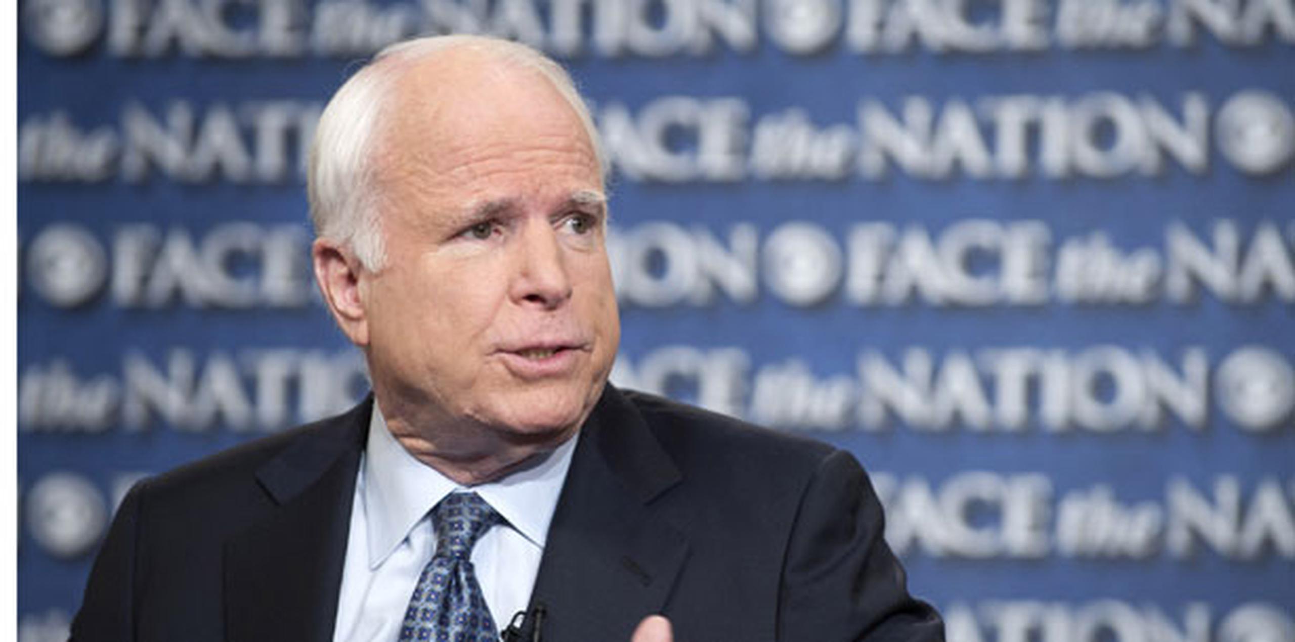 El senador por Arizona John McCain dijo que estaba "muy favorablemente dispuesto" a apoyar la propuesta emanada de los senadores Patrick Toomey. (AP)