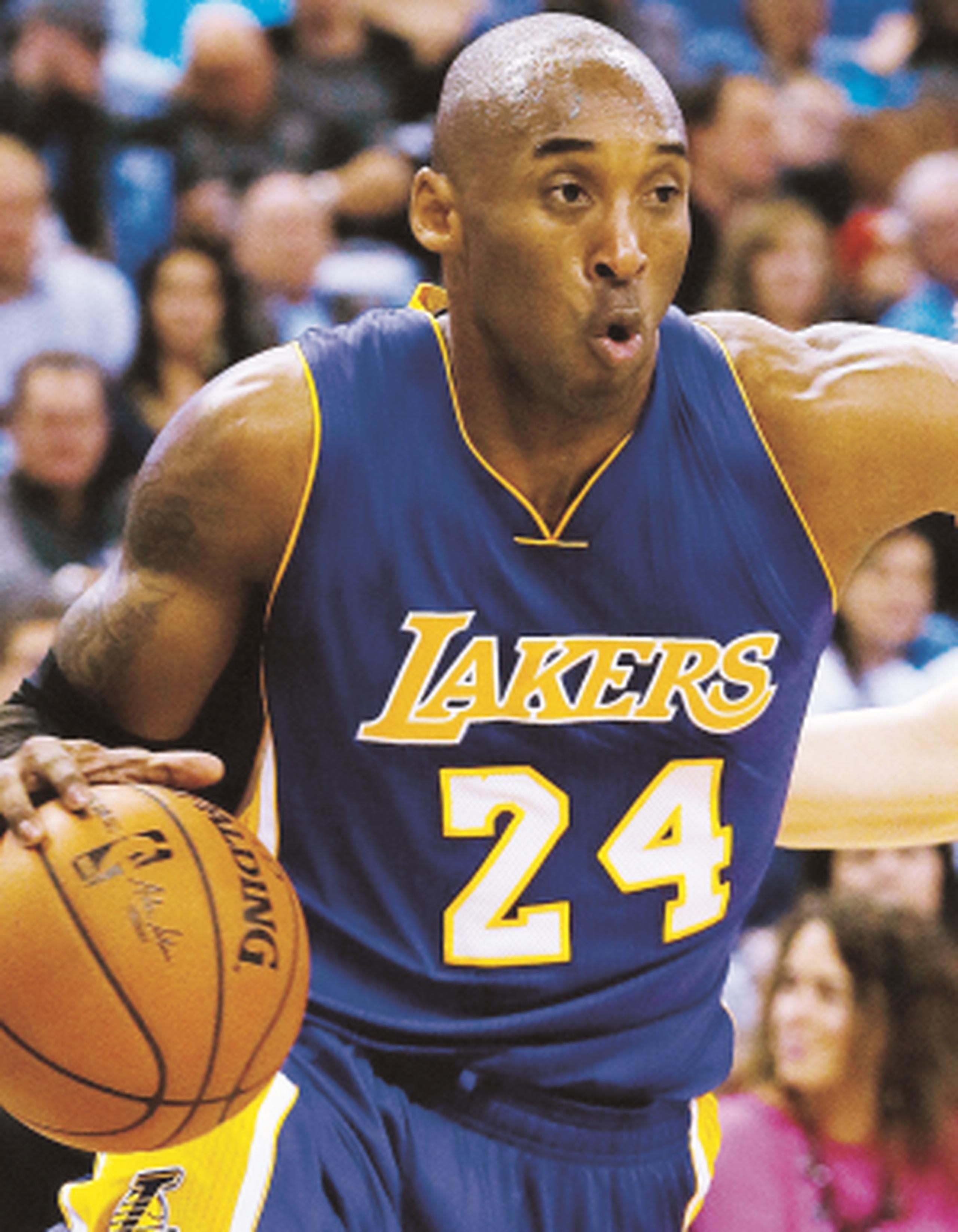 Aunque el gerente de los Lakers insinúa que Kobe Bryant dirá adiós en 2016, el jugador parece que tiene deseos de jugar más allá del próximo año. (Archivo)