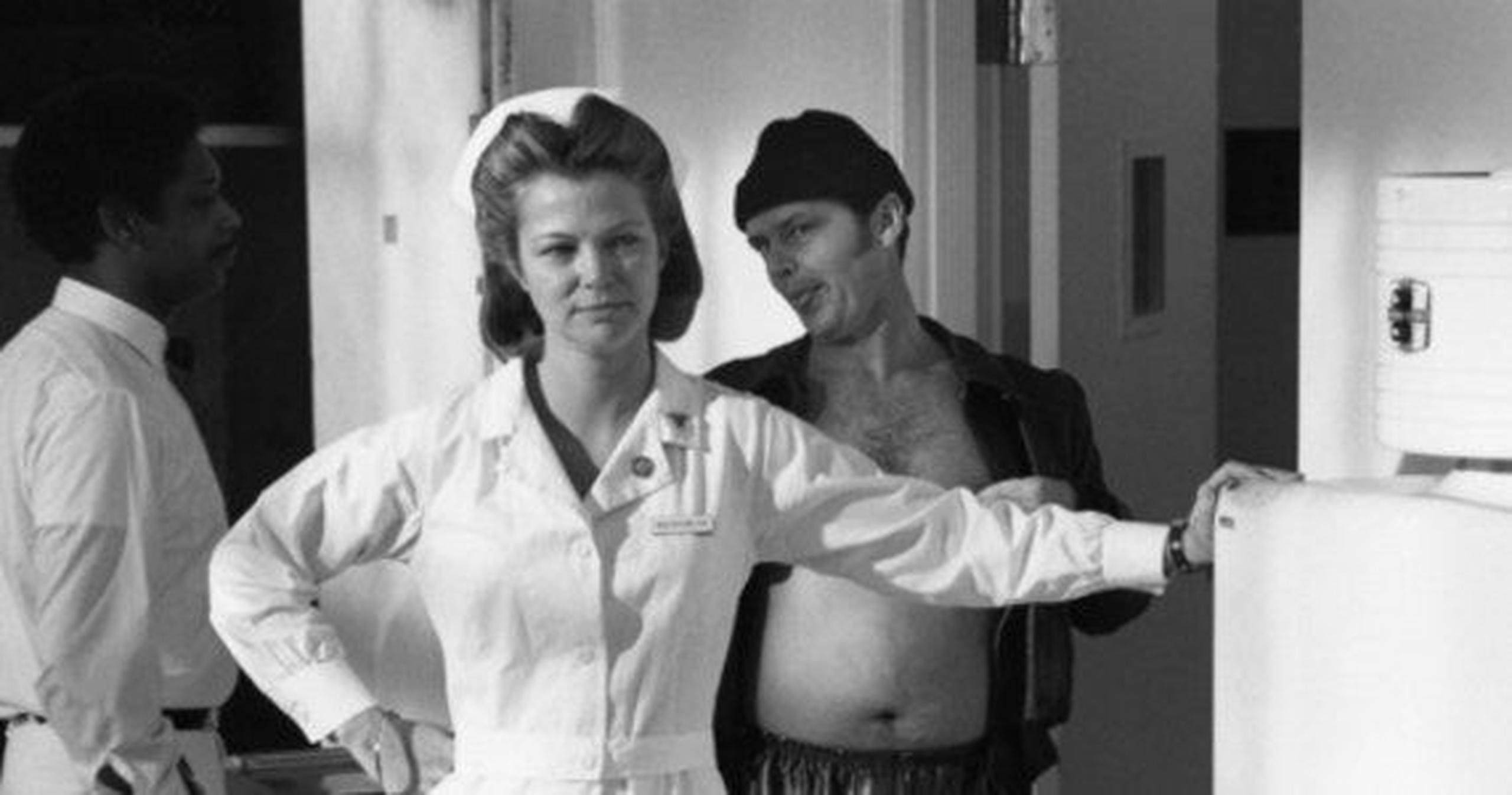 Louise Fletcher y Jack Nicholson en una escena de One Flew Over the Cuckoo's Nest.