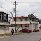Llegó la luz en comunidad afectada por tornado en Arecibo