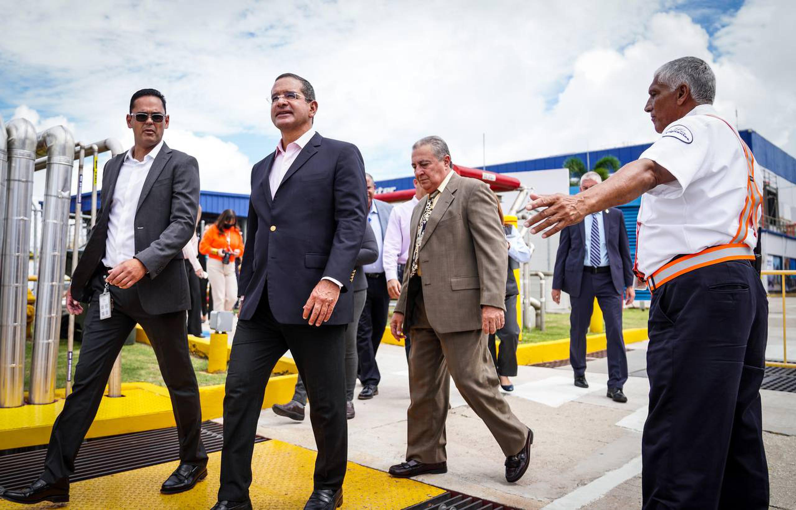 Gobernador Pedro Pierluisi participa de anuncio sobre inversión de $30 millones en instalaciones de Baxter en Aibonito para sistema de cogeneración energética con gas natural.