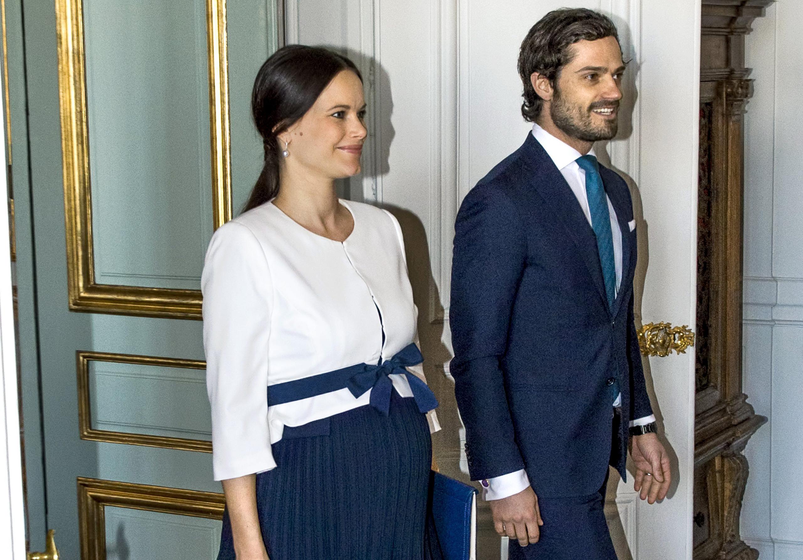 Carlos Felipe, de 41 años, ocupa el cuarto puesto en la línea de sucesión al trono sueco y está casado desde 2015 con Sofía, de 35, con la que tiene dos hijos.