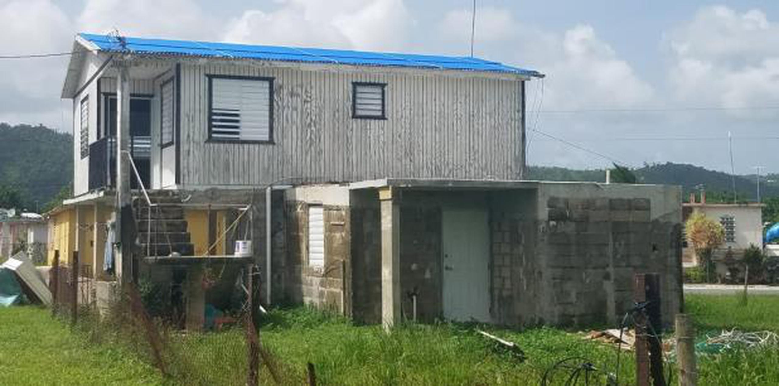 Se informó que en los 78 pueblos de la isla se instalaron lonas azules por parte de contratistas licenciados a través de USACE. (barbara.figueroa@gfrmedia.com)