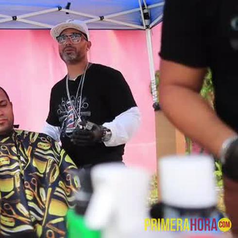 Estos panas barberos acicalan gratuitamente a los pobres en Puerto Rico