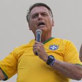 Expresidente de Brasil investigado por presuntamente acosar a una ballena jorobada