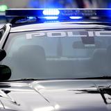 Conductor atropella a sexagenario detenido en área de paseo en Adjuntas