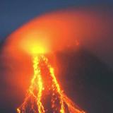 Mueren cinco personas en erupción volcánica