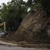 Adultos mayores quedan incomunicados por deslizamiento de tierra en Ciales