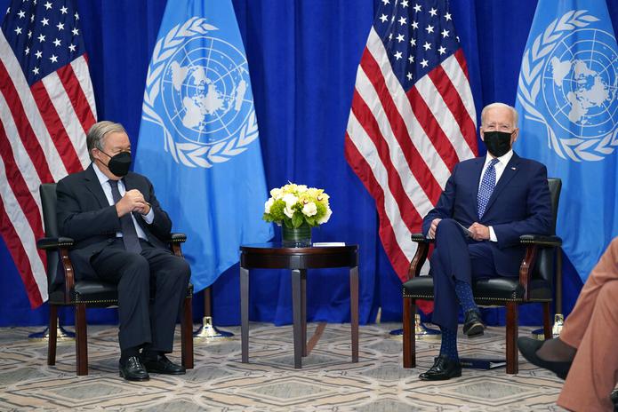 El presidente Joe Biden reunido con el secretario general de las Naciones Unidas, Antonio Guterres, en el Hotel Intercontinental Barclay durante la Asamblea General de las Naciones Unidas, el 20 de septiembre de 2021 en Nueva York.