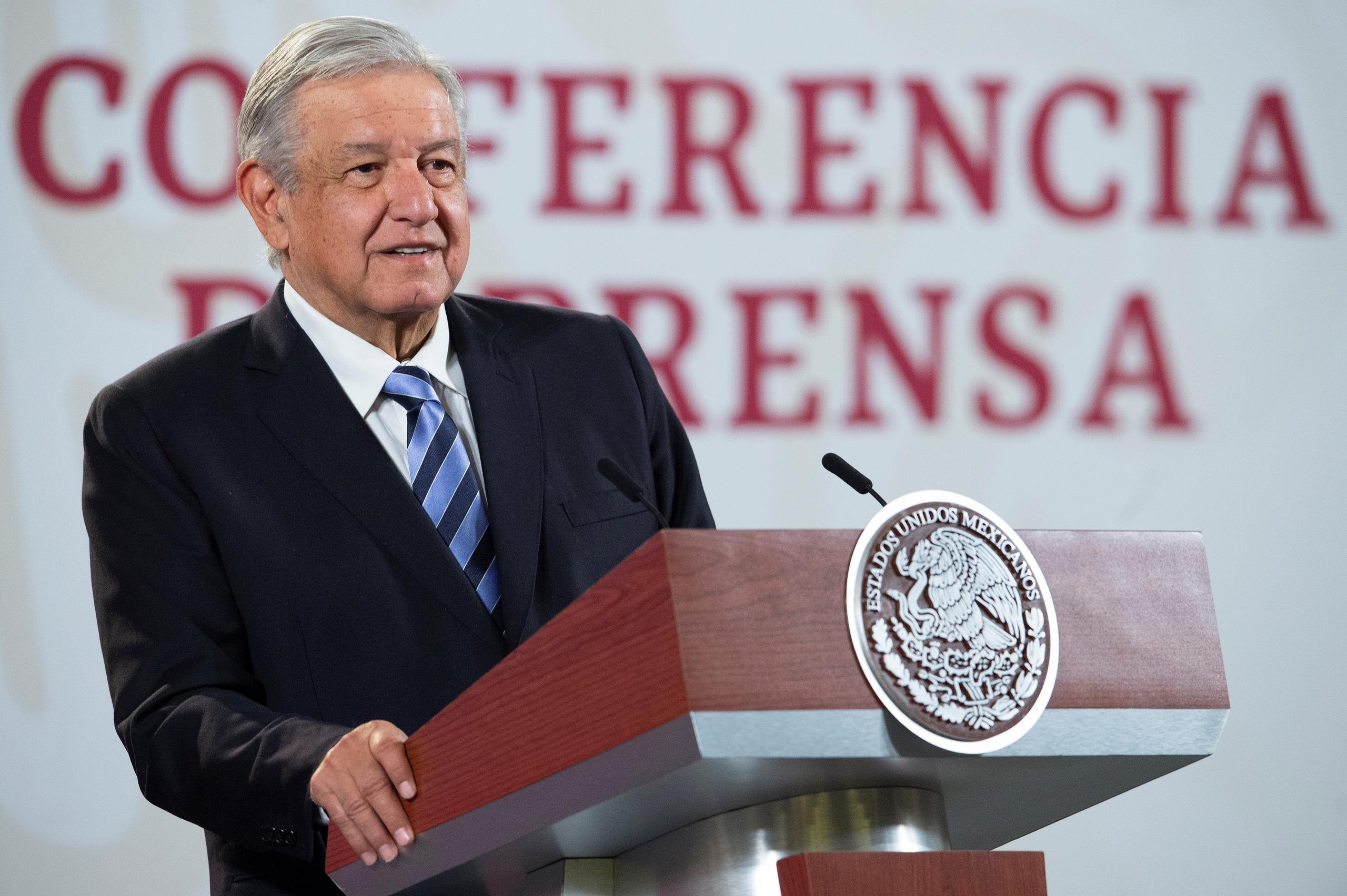 López Obrador pidió además dejar los regalos de Navidad para otro momento: “Regala afecto, cariño, amor, no lo compres”, afirmó. (EFE)