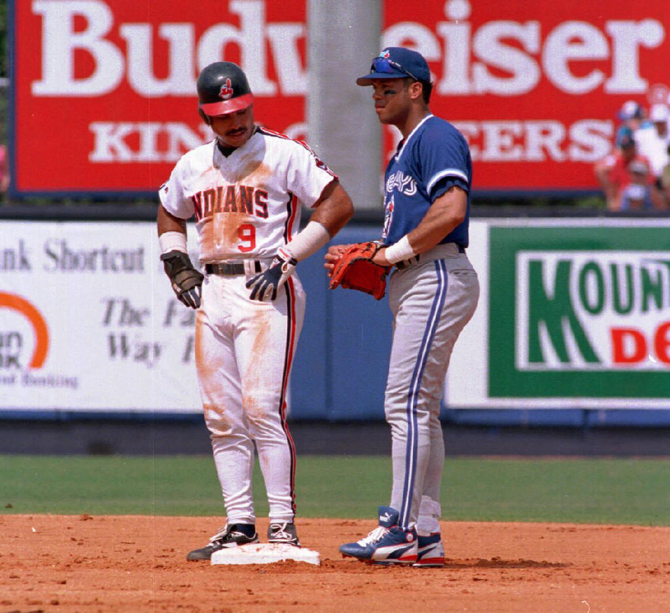 En el 1994 y 1995, años de la huelga en las Grandes Ligas, los jugadores Carlos Baerga y Roberto Alomar eran considerados lo dos mejores segundas bases en el juego.