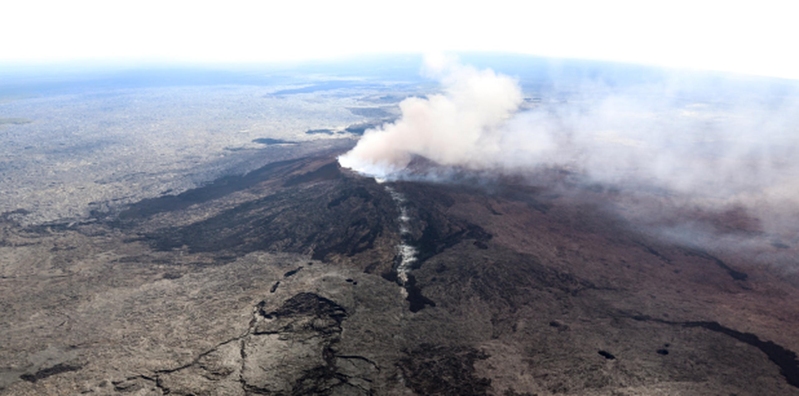 La portavoz del Observatorio Hawaiano Volcánico, Janet Babb, dijo que los sismos son reflejo de que el volcán se ajusta a los movimientos de magma. (AP)
