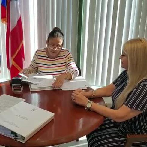 Wanda Vázquez entrega documentos en la Comisión Estatal de Elecciones