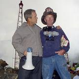 Muere bombero que posó con George Bush en fotos icónicas tras el atentado terrorista de las Torres Gemelas