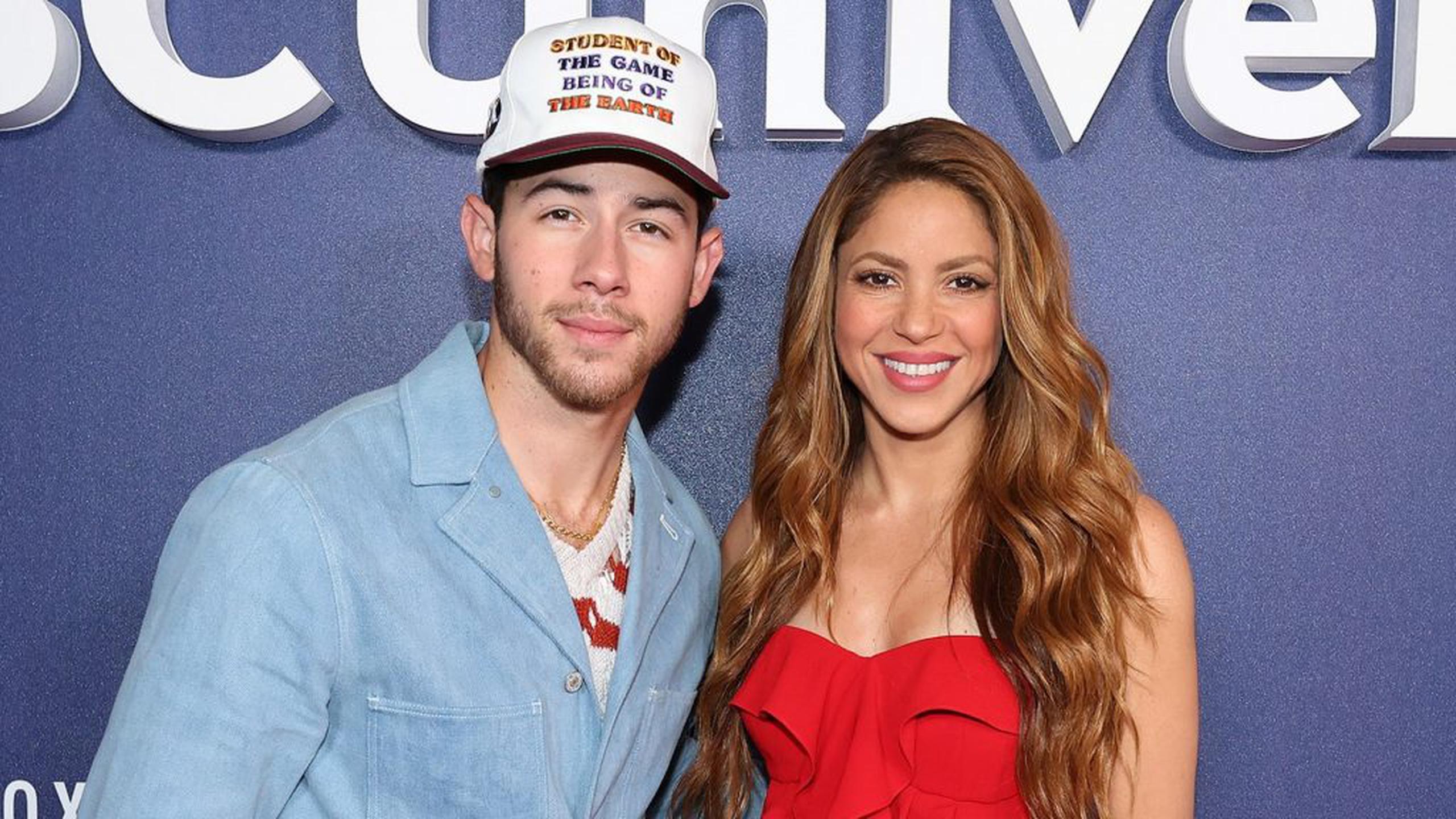 Nick Jonas y Shakira integran parte del panel de jurado del reality show Dancing With Myself.