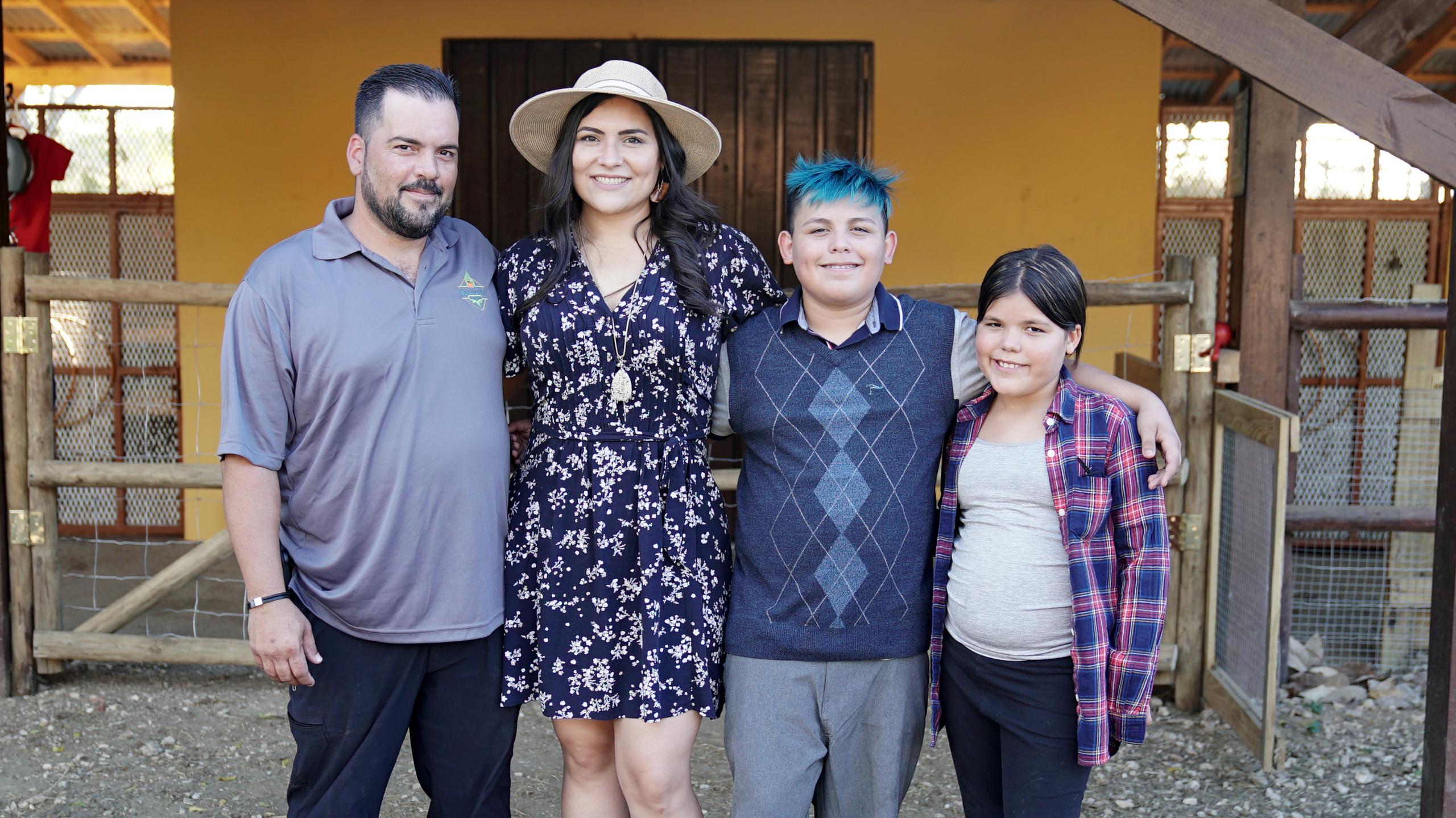 Yolyhalmarie Hernández y Christian Duchesne viven con sus hijos en este paraíso en Coamo.