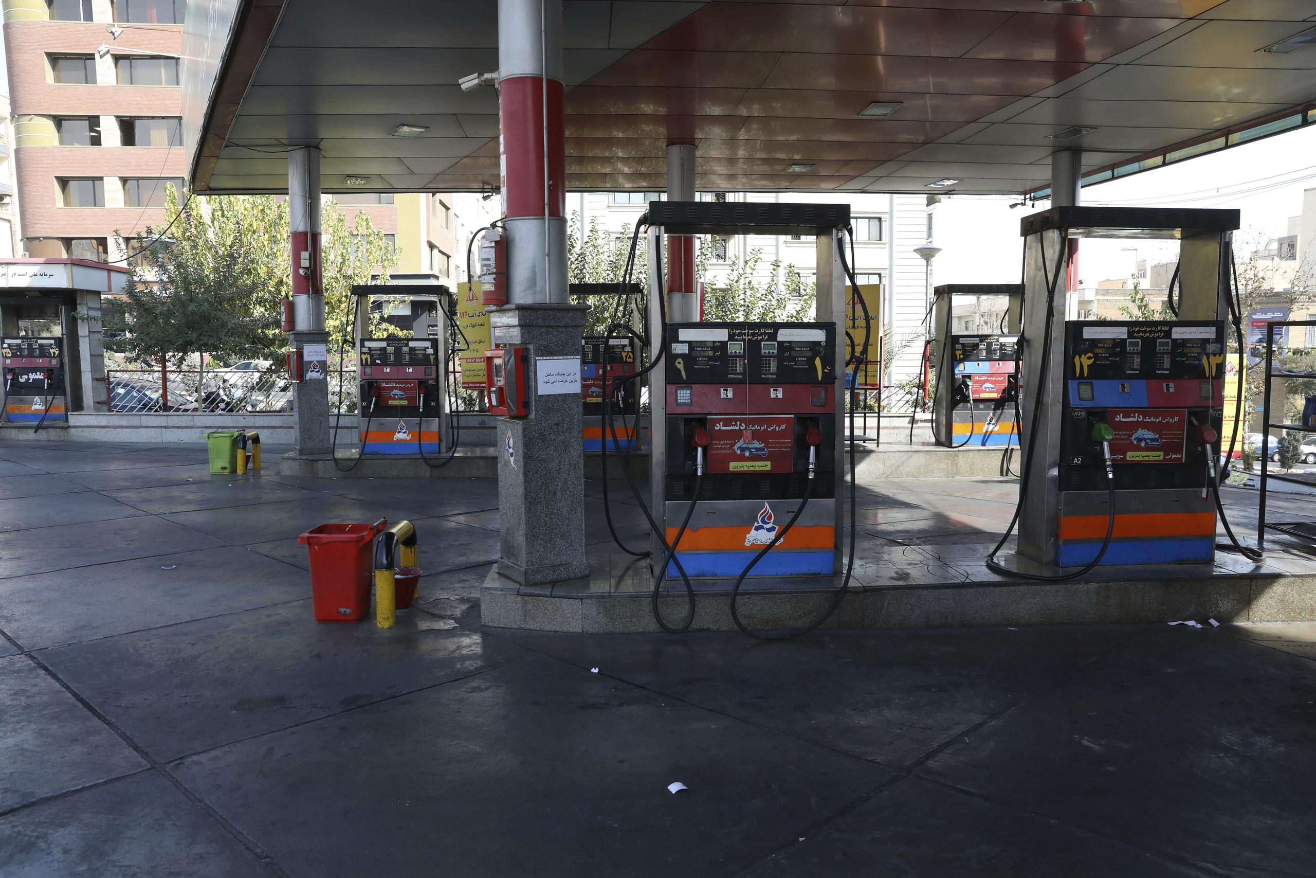 Una gasolinera vacía este martes en Teherán, Irán.