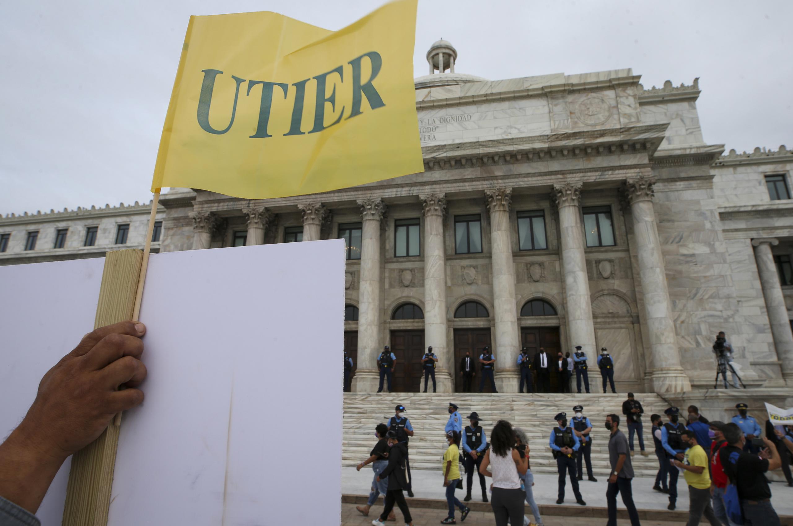 Un grupo significativo de miembros de la UTIER, sindicato más numeroso dentro de la Autoridad de Energía Eléctrica, dijeron presente en la protesta.