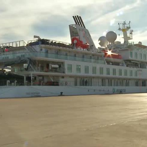 Crucero con casos de covid-19 atraca en Montevideo
