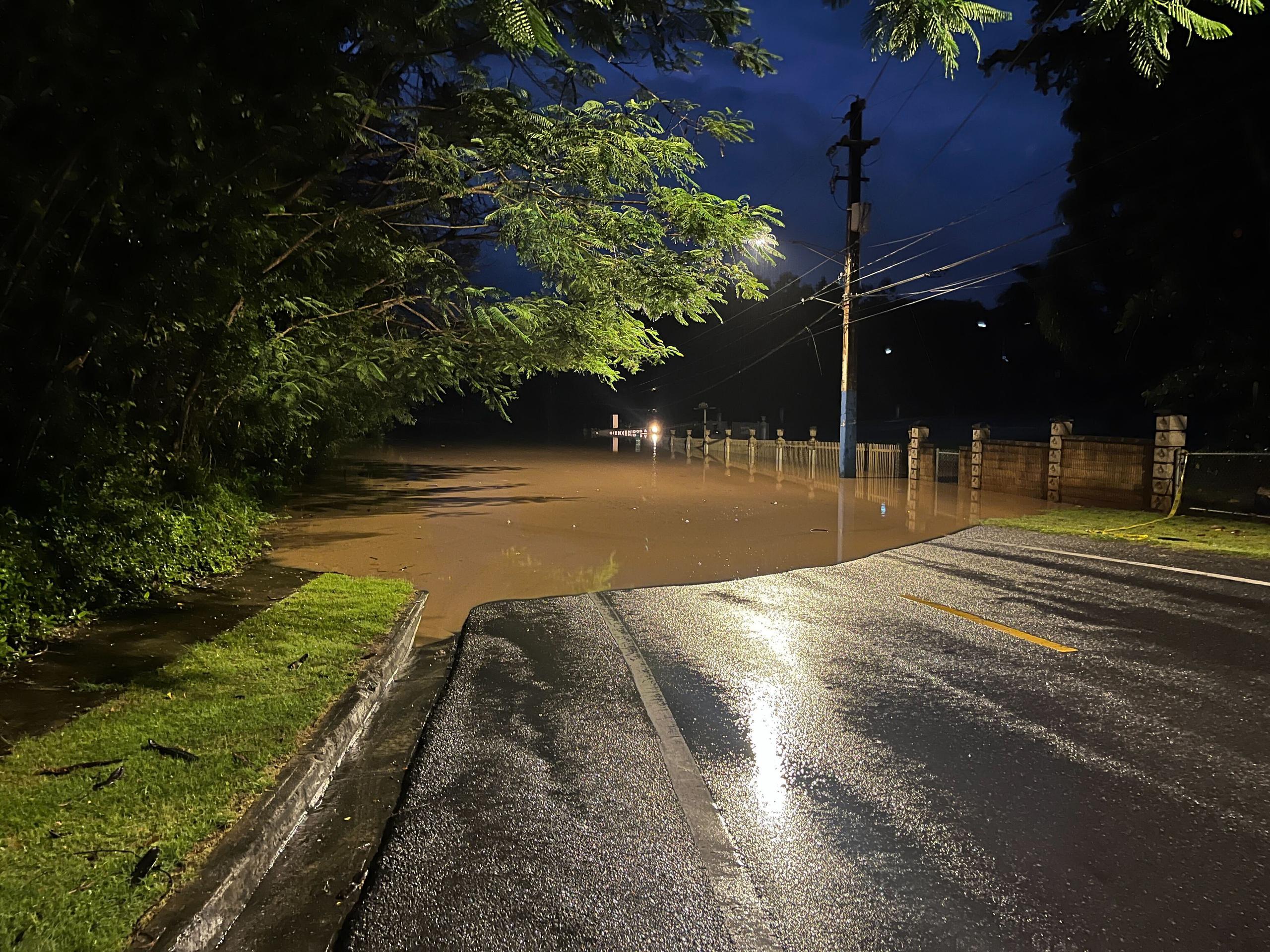 El meteorólogo y coordinador de Avisos del Servicio Nacional de Meteorología (SNM), Ernesto Morales, reiteró que “el peligro de inundaciones persiste hasta el miércoles por la tarde.