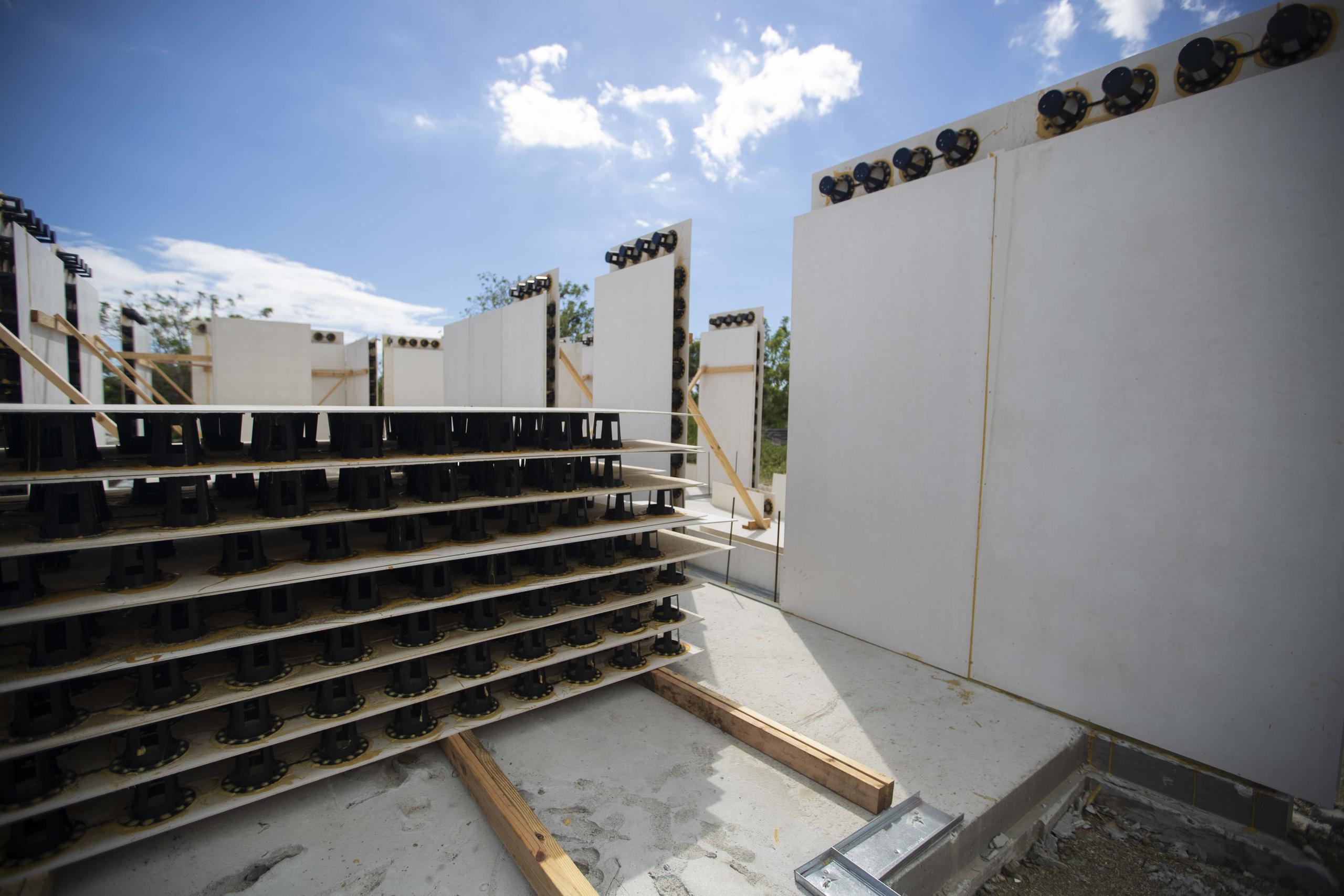 "El sector de la construcción es vital para este nuevo Puerto Rico. Este sector registró una baja en enero de 900 puestos, según datos del Encuesta de Empleo Asalariado No Agrícola del Departamento del Trabajo y Recursos Humanos federal", dijo el representante.