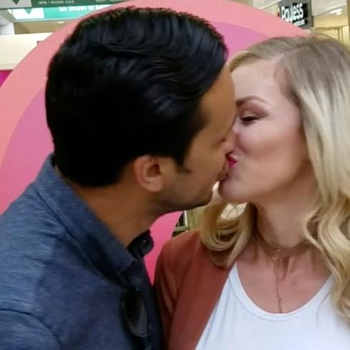 Francis y Natalia besuquean a desconocidos en el mall