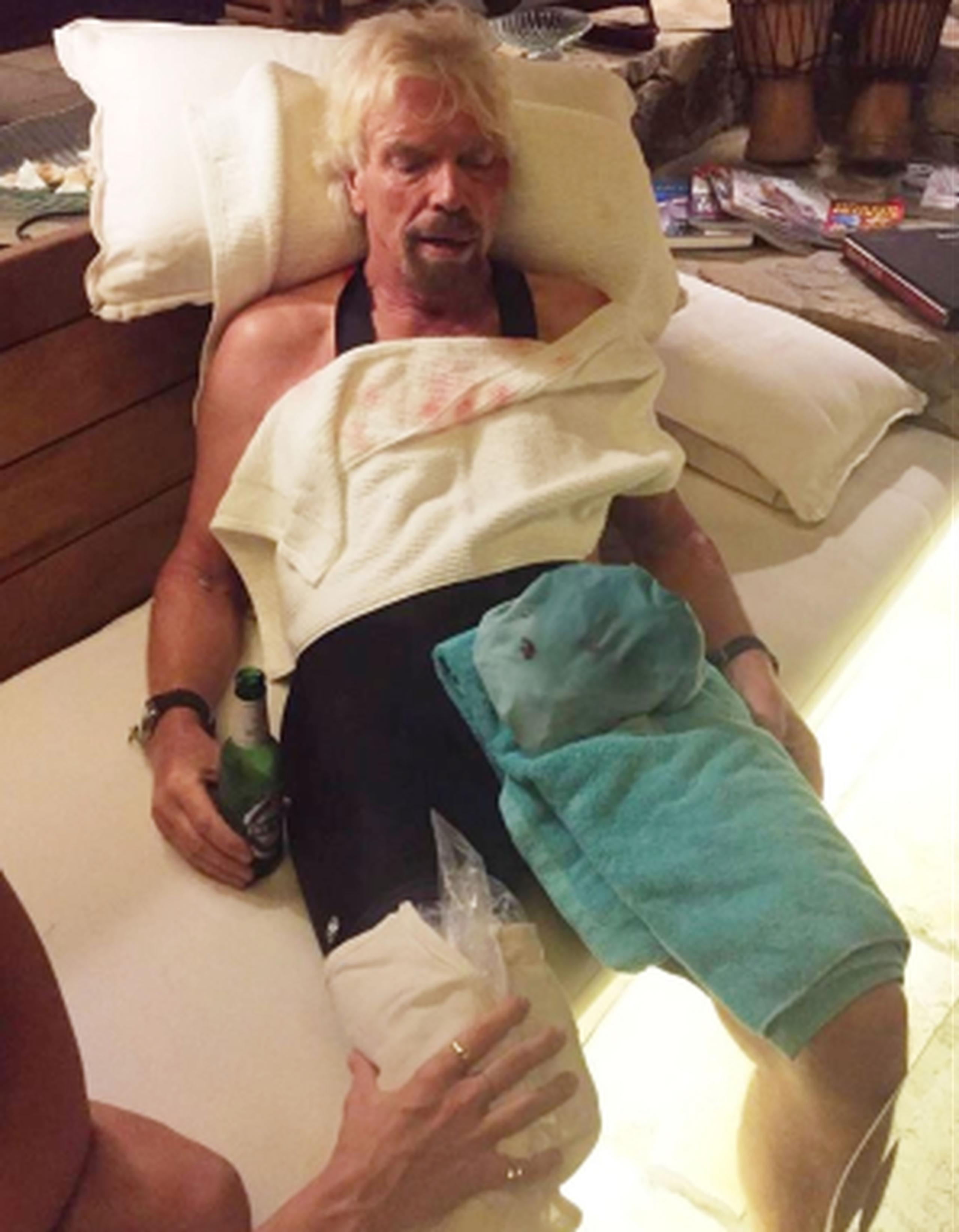 Branson es atendido por sus heridas. (Foto/Virgin.com)