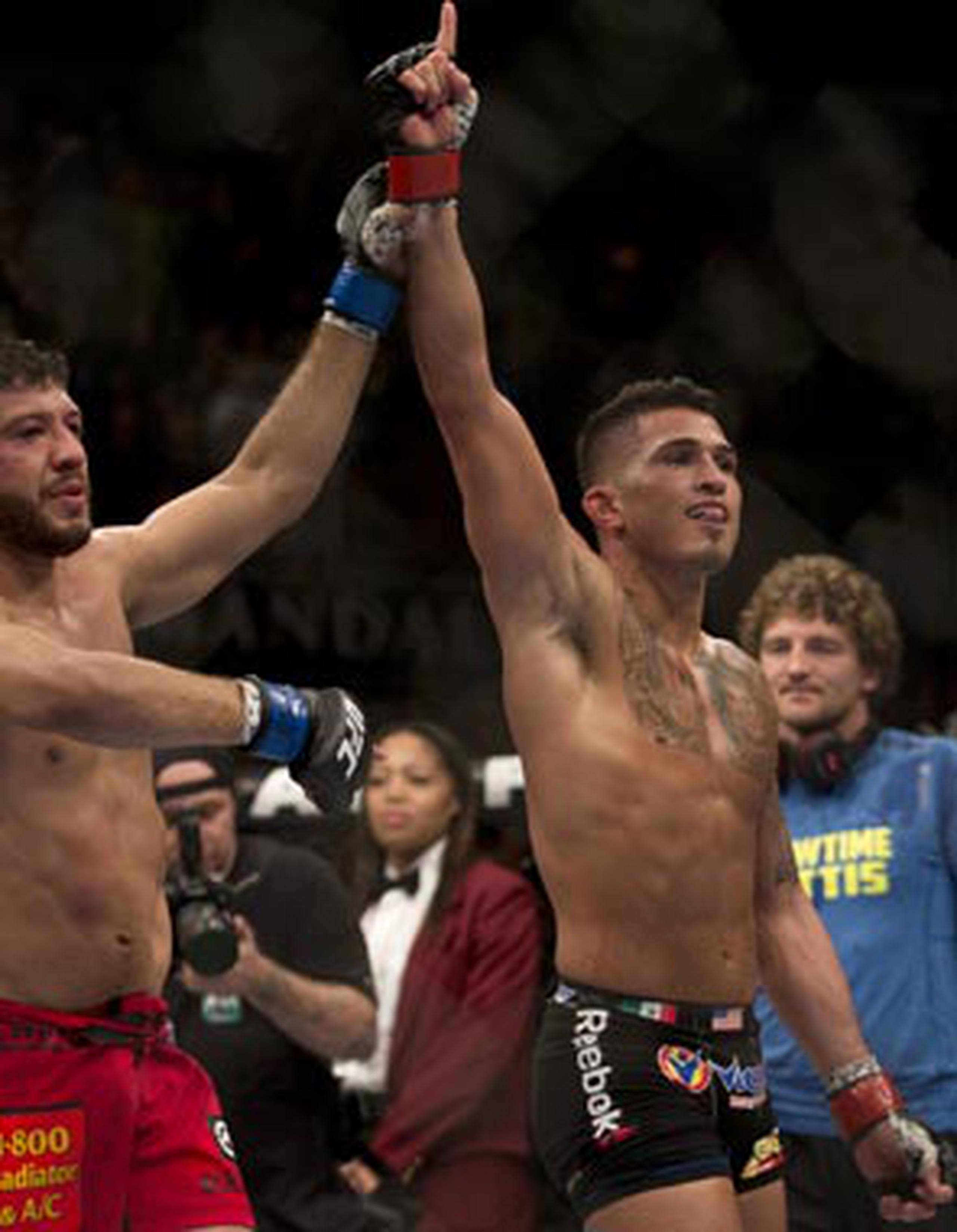 Anthony “Showtime” Pettis (derecha) viene de rendir al azteca Gilbert Meléndez con guillotina en el segundo asalto en el evento UFC181. (Archivo/xavier.araujo@gfrmedia.com)