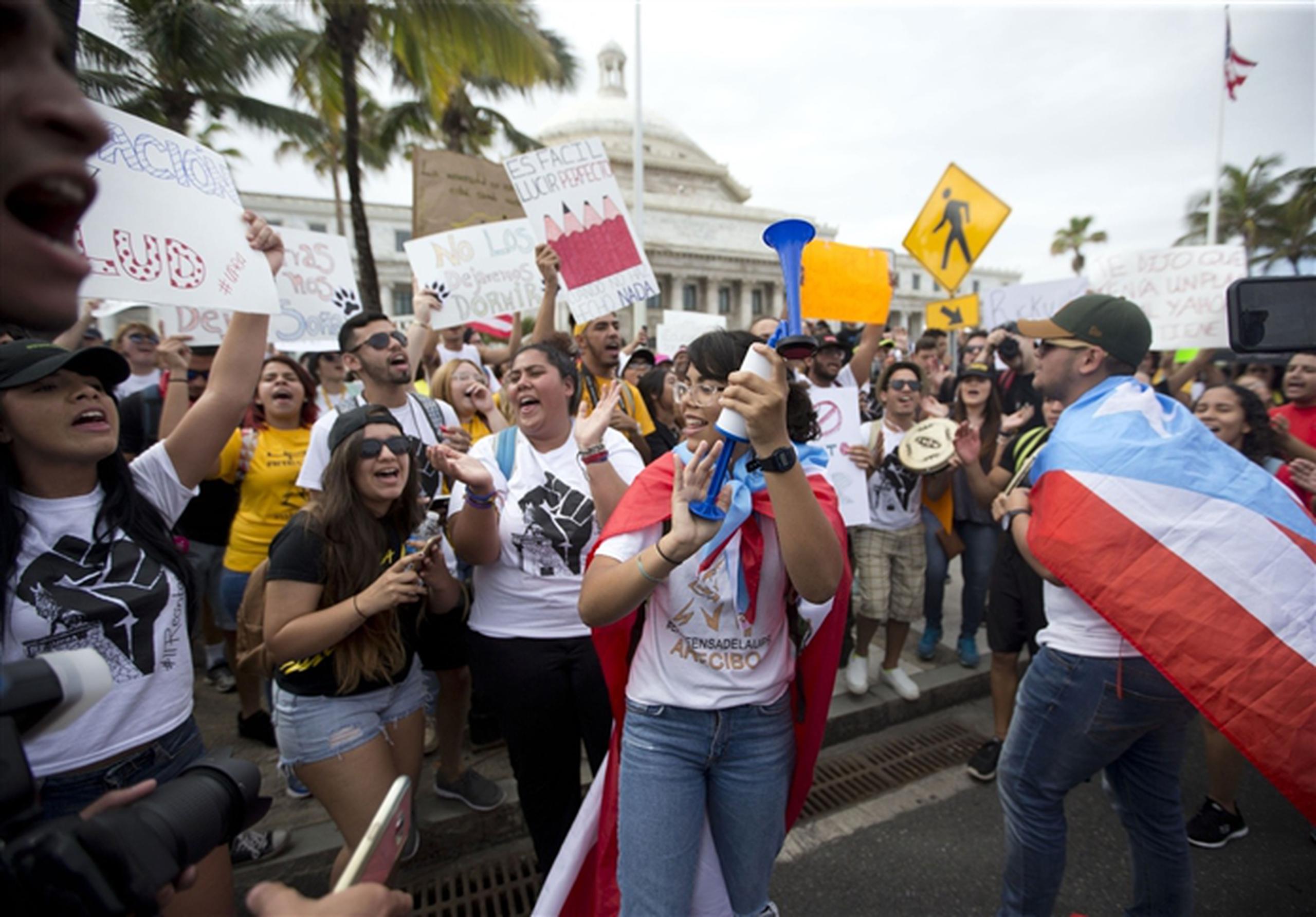 Protesta frente al Capitolio por la defensa de la Universidad de Puerto Rico.(teresa.canino@gfrmedia.com)