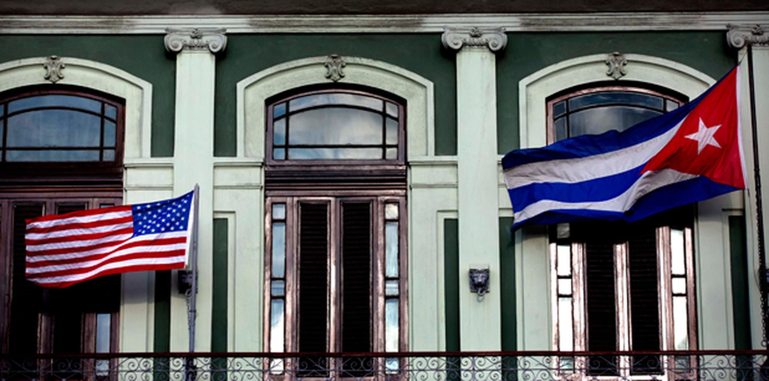Aunque la apertura de embajadas marca un hito importante en la distensión entre Cuba y Estados Unidos, aún existen temas pendientes significativos en el camino a la normalización de relaciones. (AP)