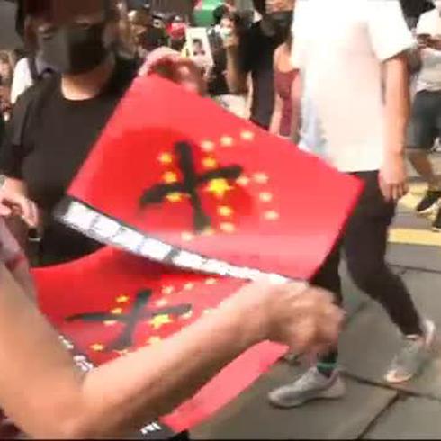 Una nueva jornada de protestas en Hong Kong marcada por confrontaciones entre manifestantes y policías