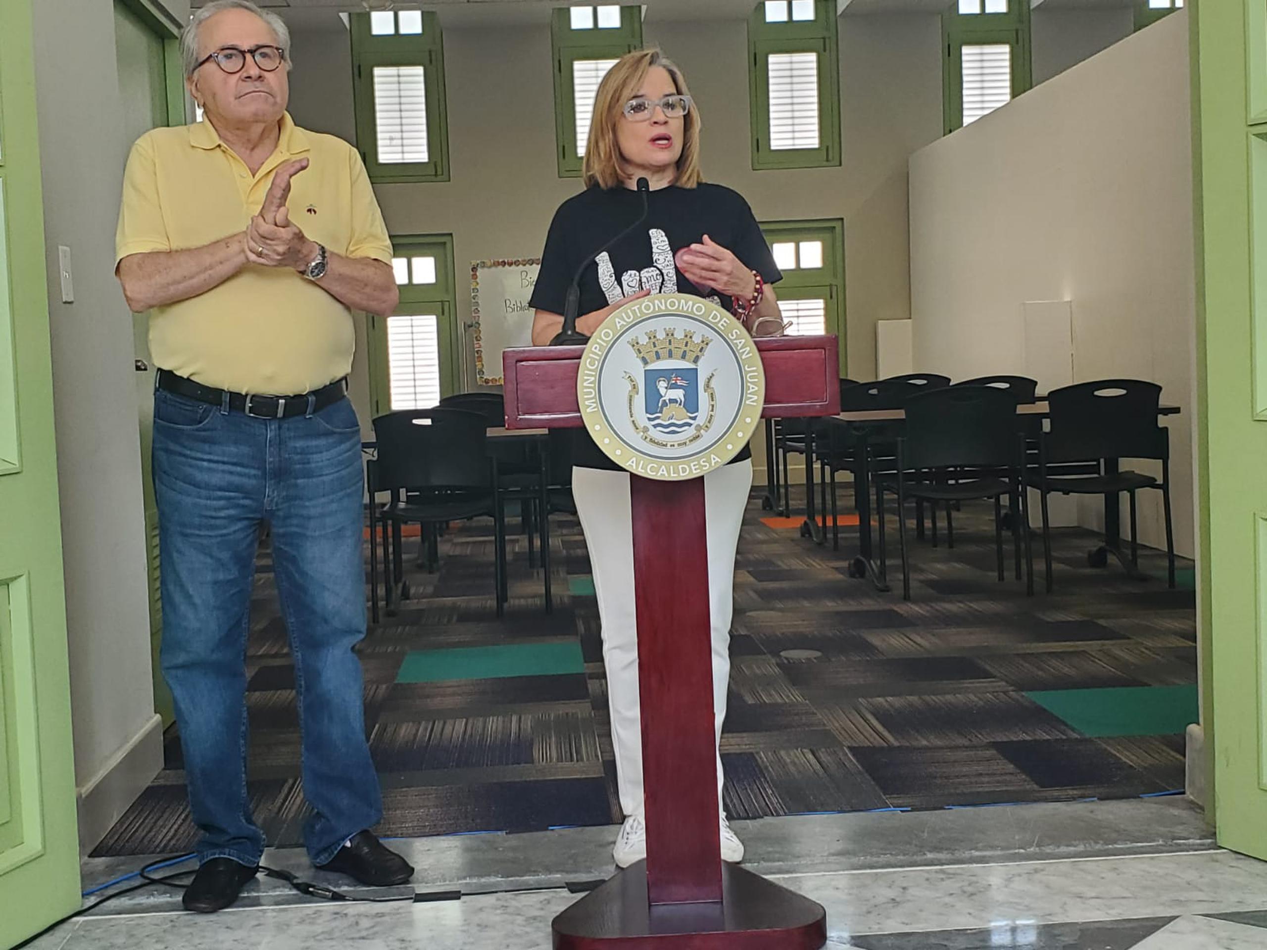 Carmen Yulín hizo las expresiones luego de anunciar que a partir de lunes, los estudiantes de la Escuela José Julián Acosta tomarán clases en la Biblioteca Carnegie en el Viejo San Juan.