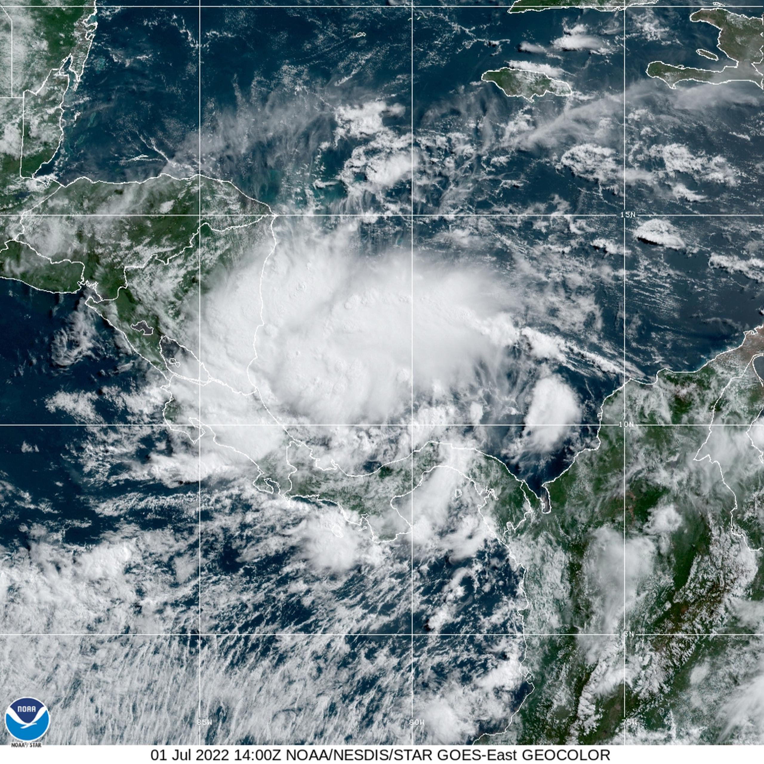 Imagen de satélite de la tormenta tropical Bonnie el 1 de julio de 2022.