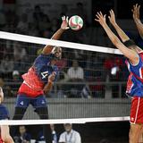 Detenido por una ‘gotera’, la Selección Nacional de Voleibol jugará por el bronce