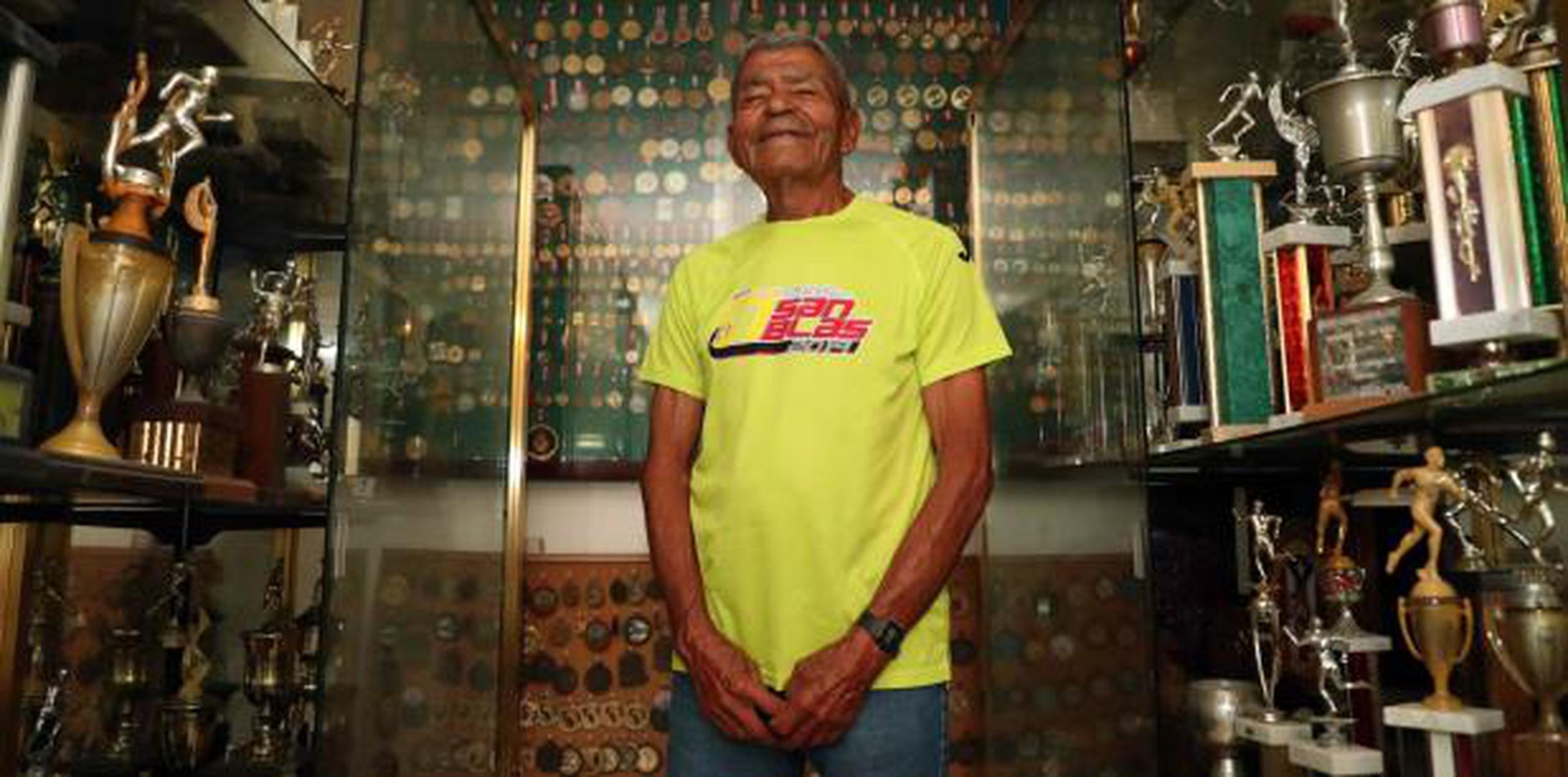 Luis Humberto, quien es conocido como “El Padre de la Marcha”, tiene más de 64 años como corredor y 51 participaciones en el maratón de Coamo. (archivo)