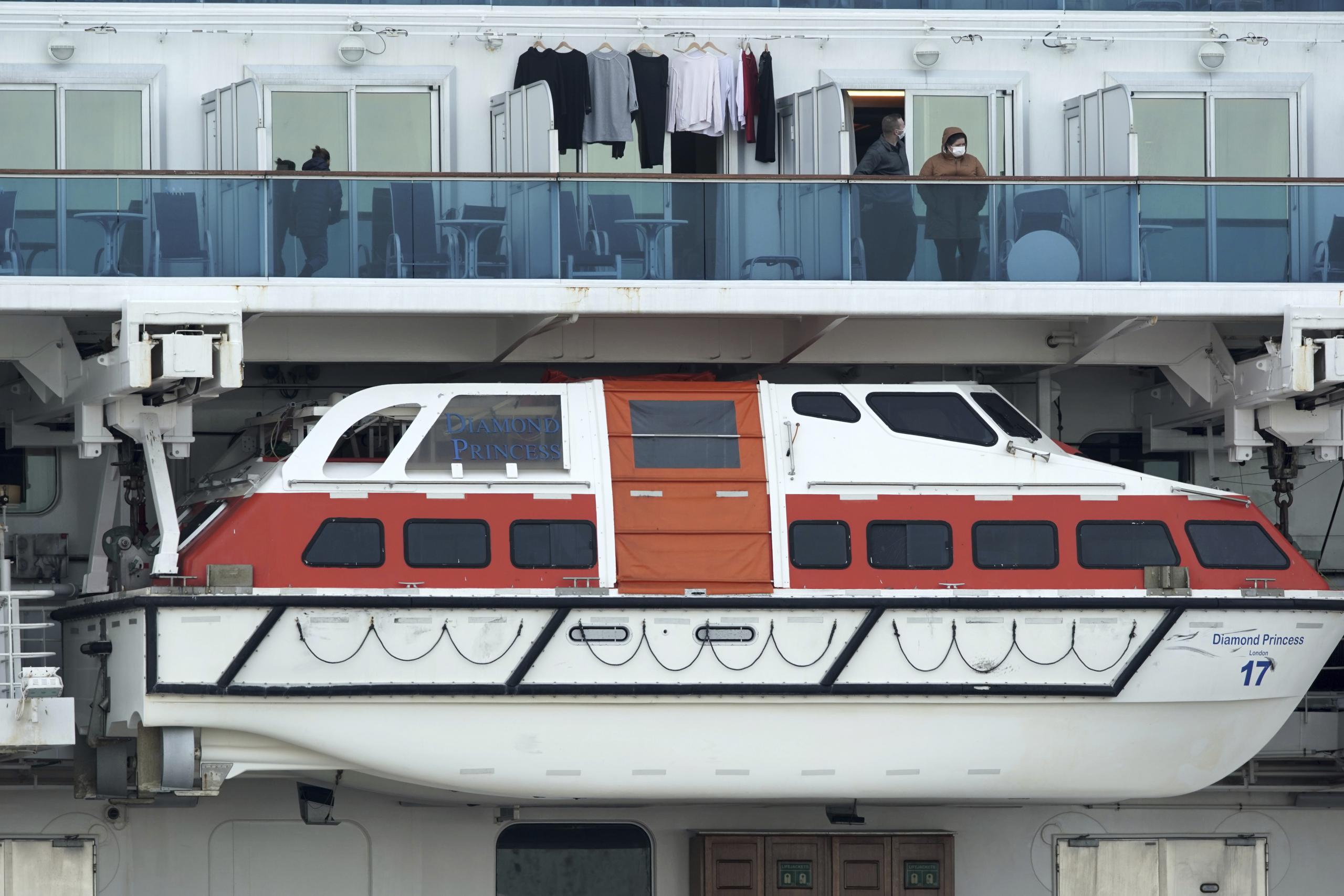 El crucero Diamond Princess se encuentra anclado en el puerto de Yokohama, en Japón.
