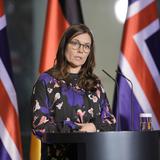 Primera ministra de Islandia y otras mujeres se van de huelga para exigir el fin de la brecha salarial