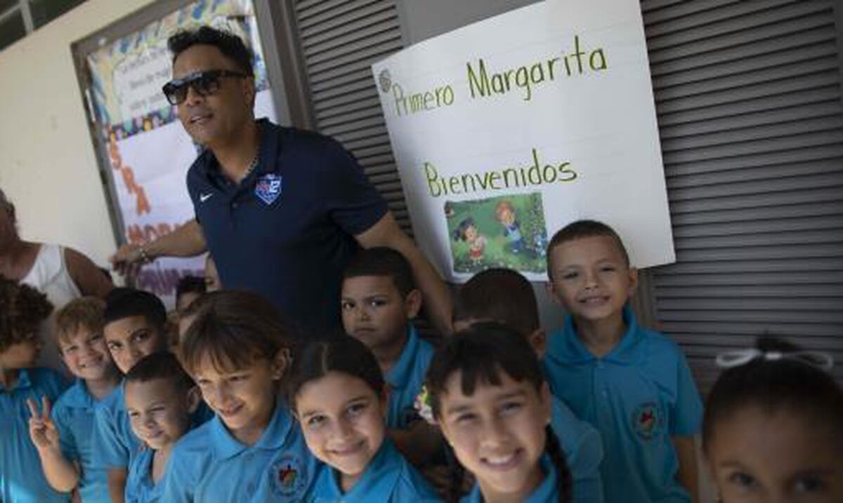 Roberto Alomar nunca se aleja de la juventud - Primera Hora