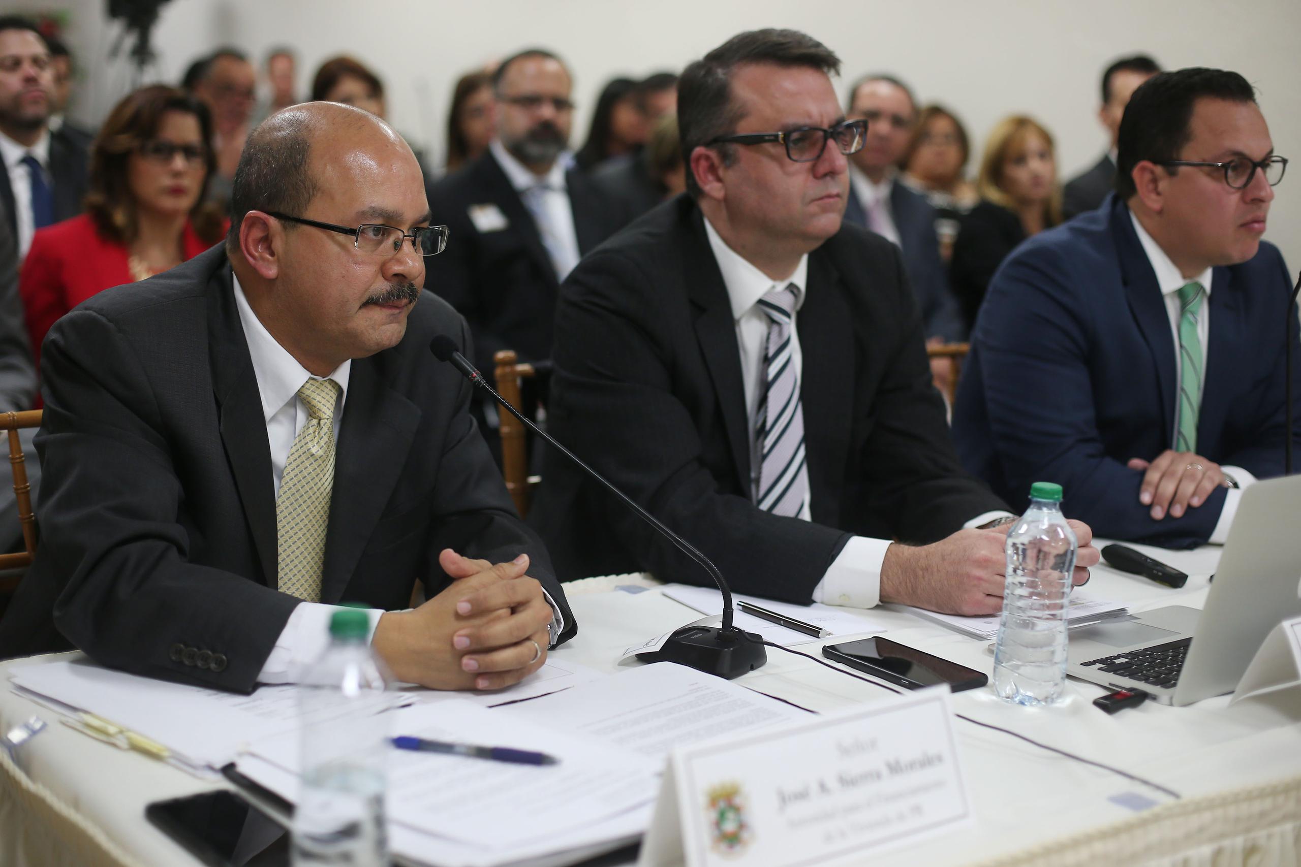 Desde la izquierda, José Sierra, de la Autoridad para el Financiamiento de Vivienda, Alberto Lastra, del Departamento de Vivienda, y Gabriel López, de AVP. (VANESSA.SERRA@GFRMEDIA.COM)
